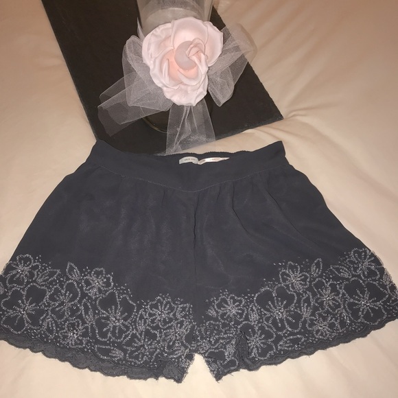 Kimchi Blue Pants - kimchi blue corsage short with beaded floral and scalloped hem, Never worn XS